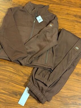 ALO Yoga Brown Fleece Jacket and Joggers Set